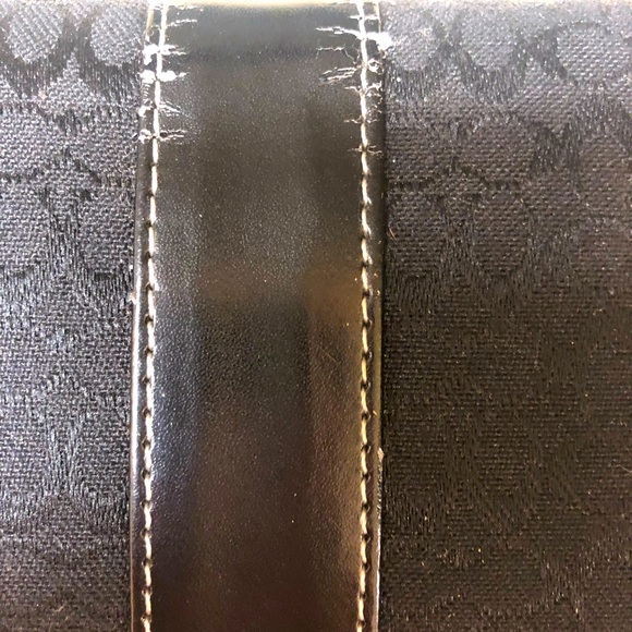 Black wallet with plenty of storage space - Picture 3 of 9